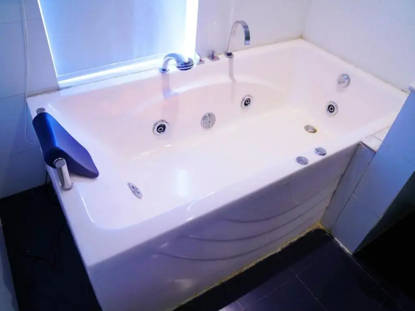 Indigo Heights Hotel & Suites