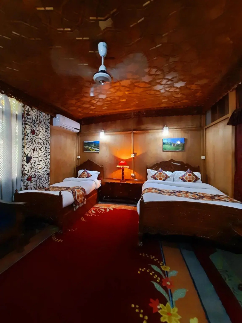 Badyari Palace Group of Houseboat