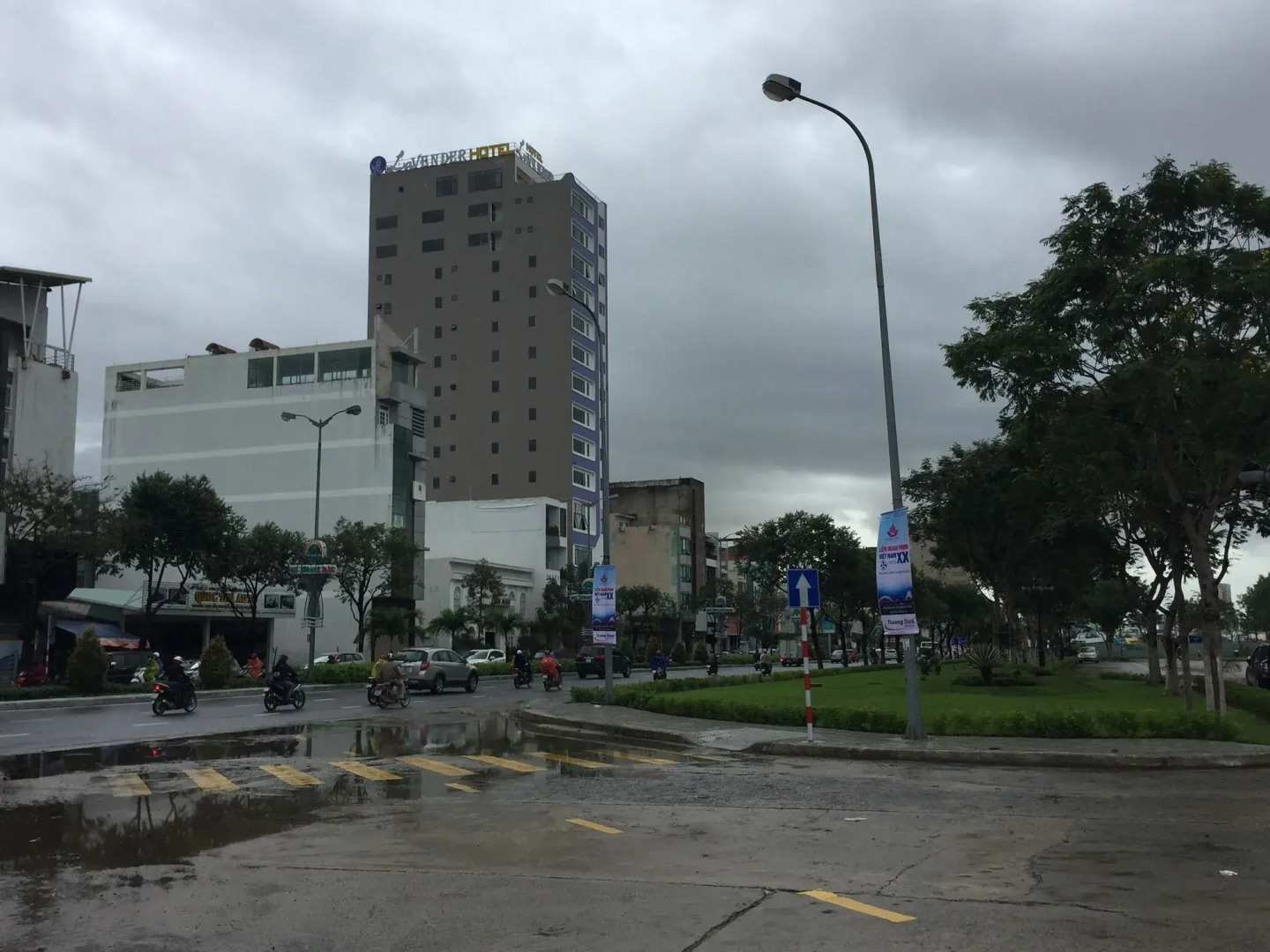 Lavender Riverside Hotel