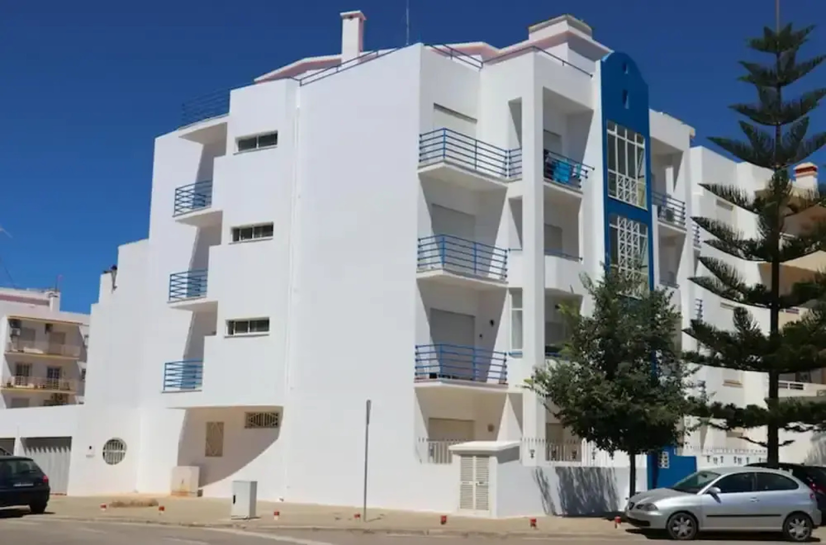Lovely 4-bed Apartment in Estombar
