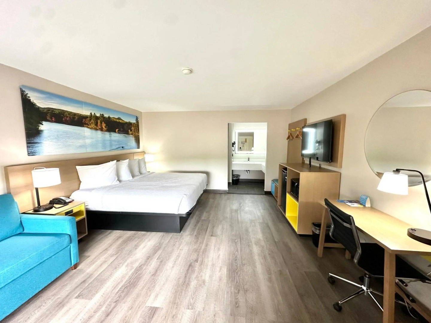 Days Inn & Suites by Wyndham Bossier City/Casino Area