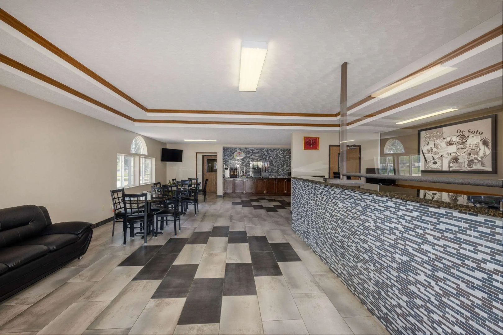 Super 8 by Wyndham De Soto