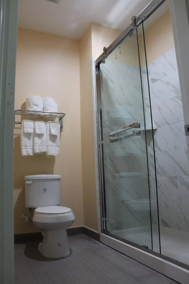 Express Inn & Suites - Bush Airport
