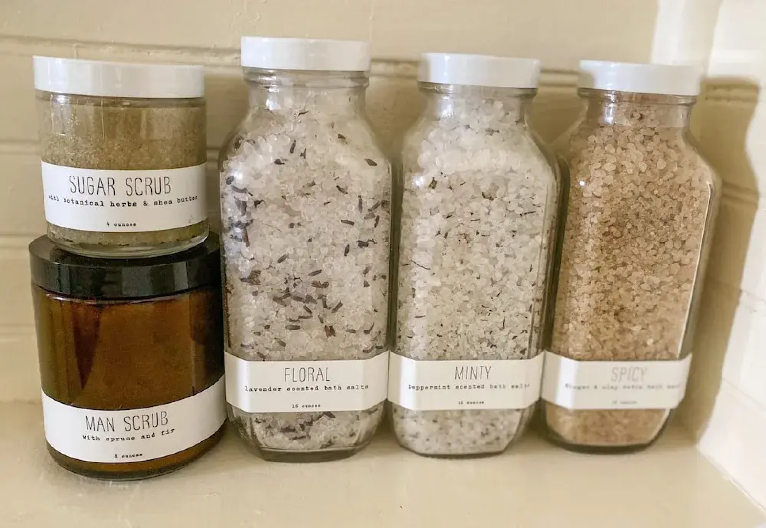 Upstairs at Thevictorian - Lush Walkable and Dog-friendly Retreat - Steps From Downtown Bellingham