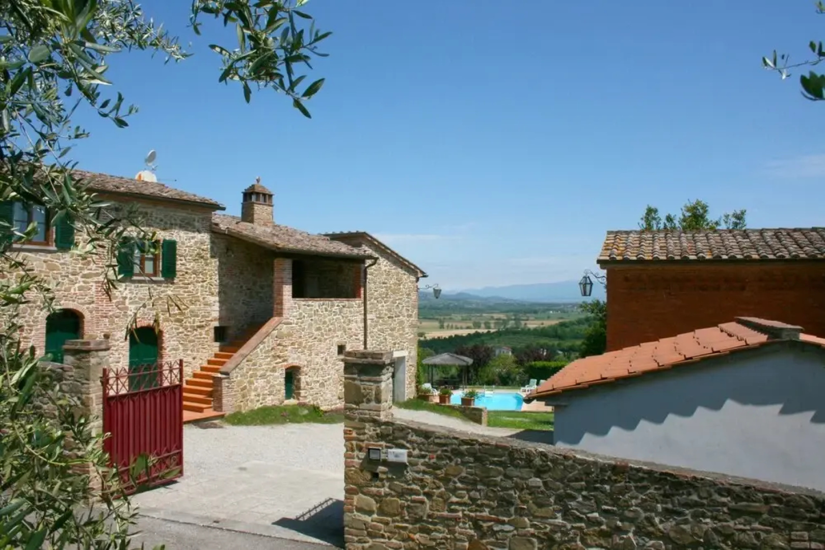 Wonderful private villa with WIFI, private pool, TV, pets allowed and parking, close to Arezzo