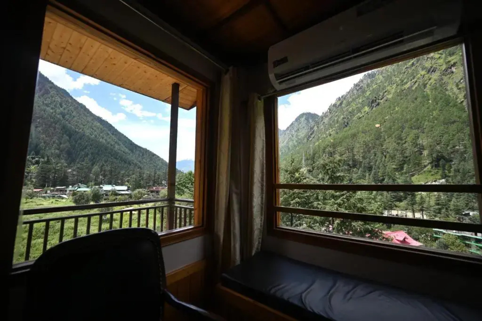 The Woodward Two By Oyo Room