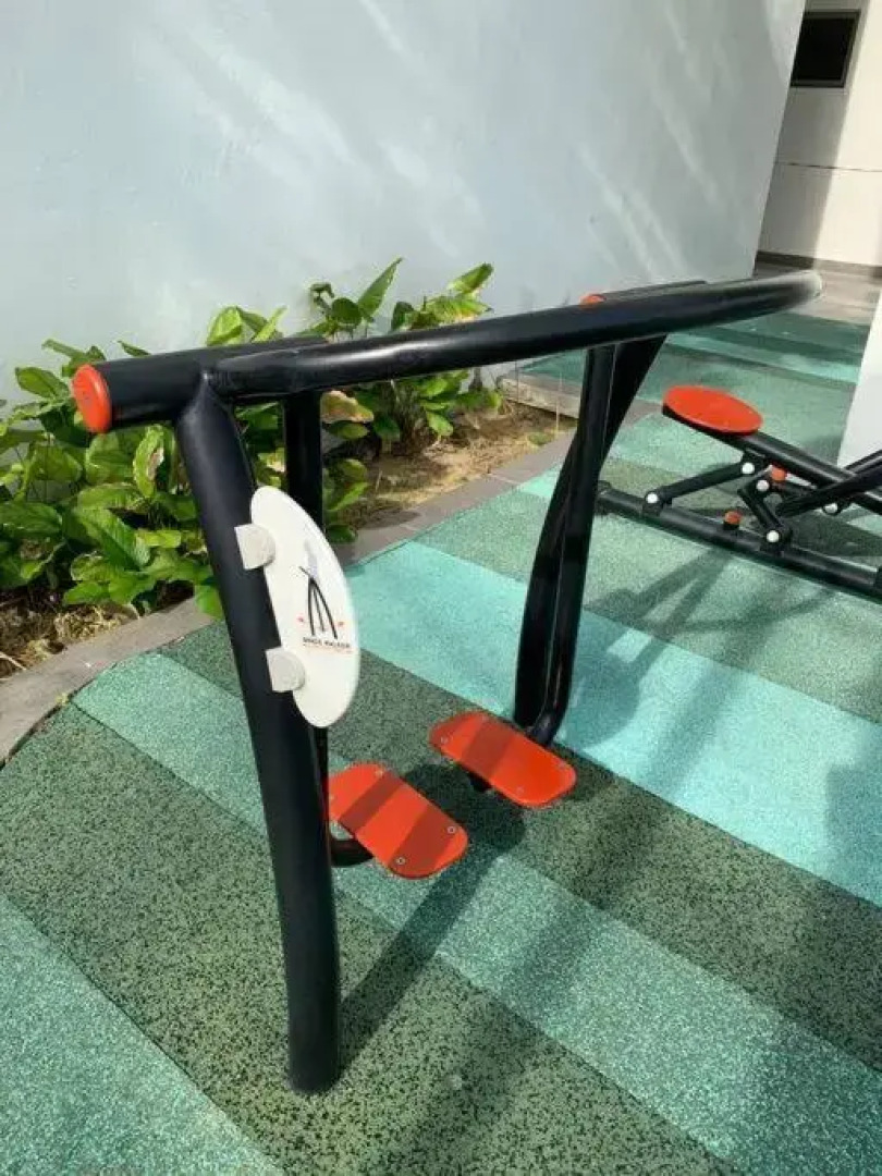 Paradise City Holiday (Netflix+Sanitize) 4