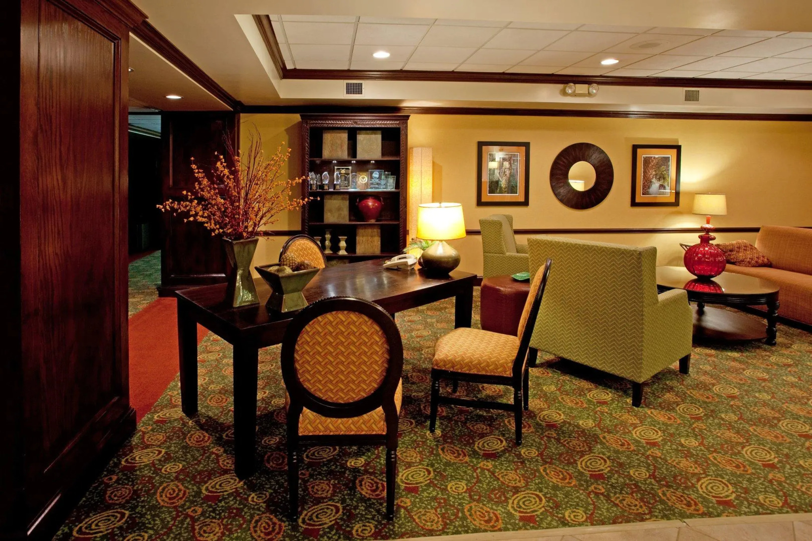 Holiday Inn Express & Suites Charleston - Northwoods by IHG