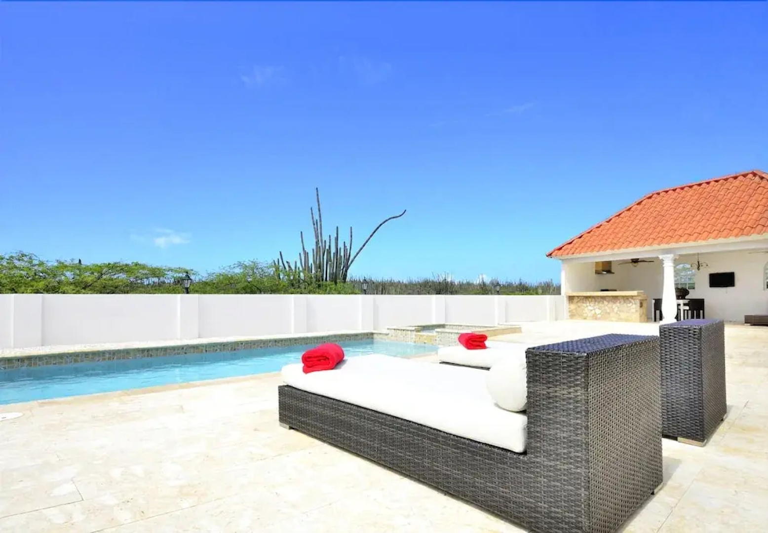 Jolie Villa