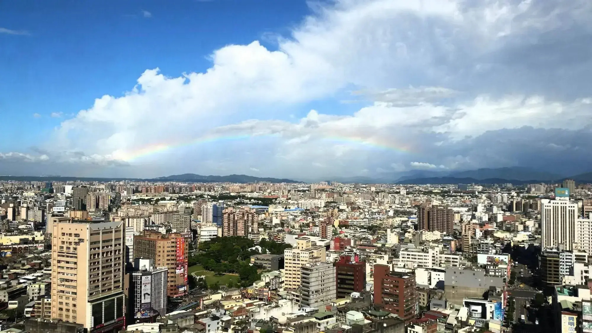 Le Midi Hotel Jungli