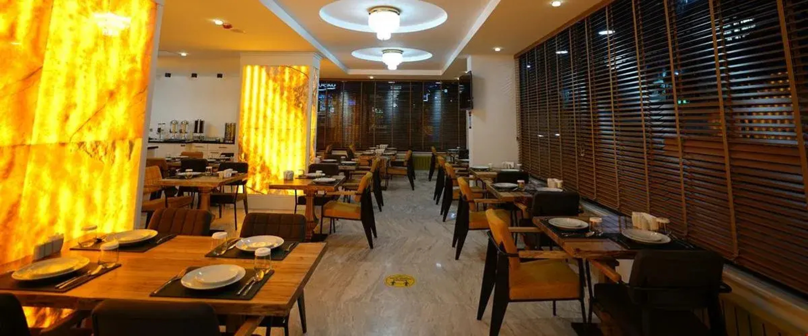 Grand White Hotel