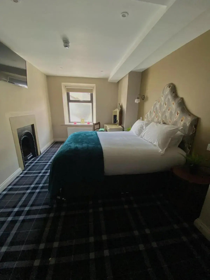 The Lounge Hotel and Bar