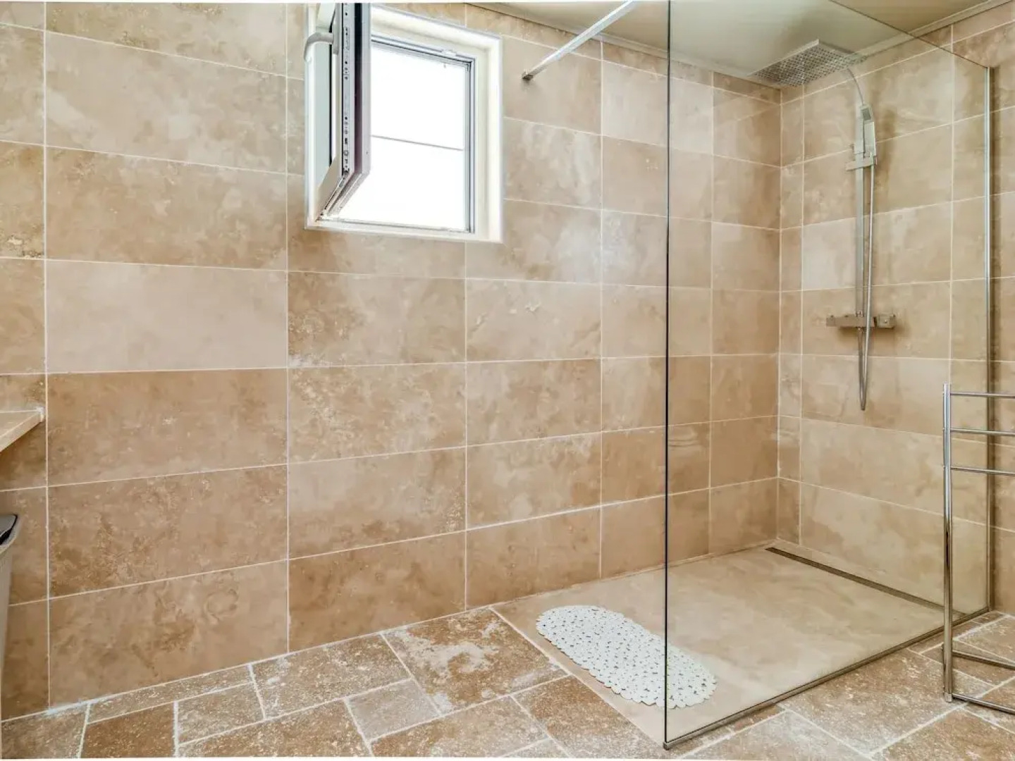 Plush Villa in Le Cannet-des-maures With Private Pool