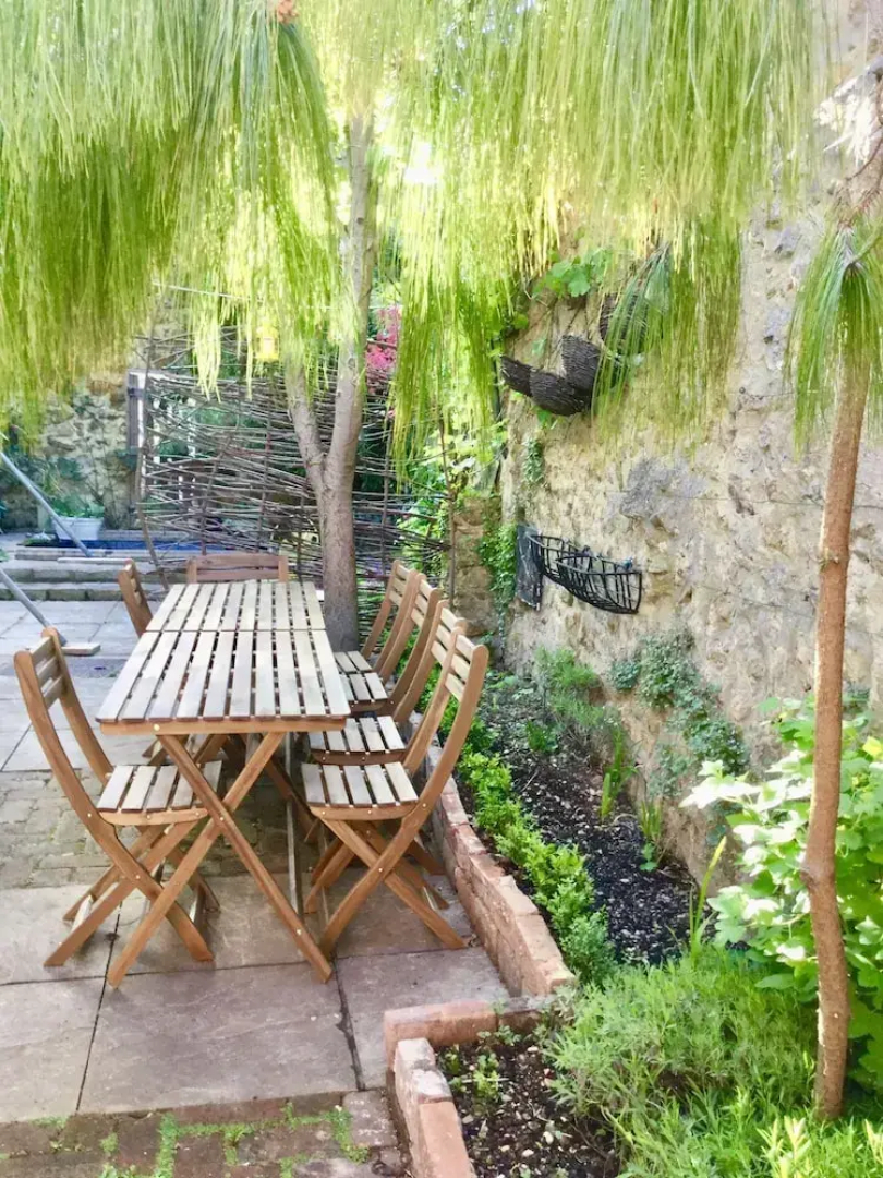 Artsy 5-bed House w/ Garden