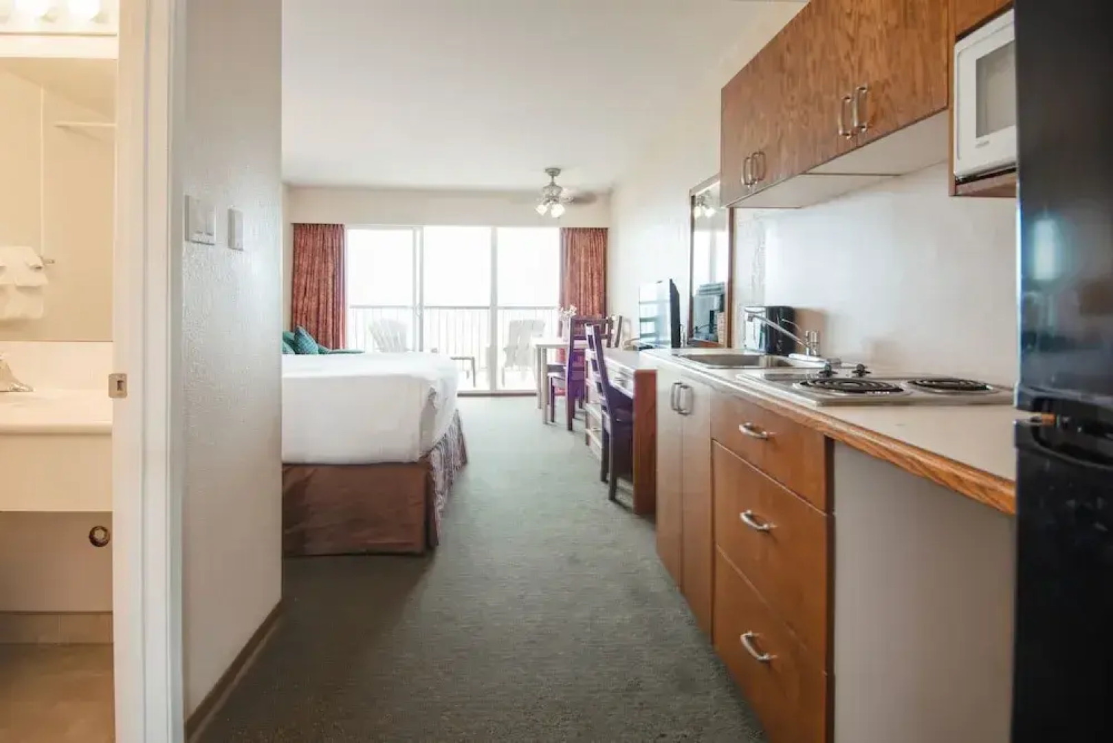 Sea Edge Beachside Hotel