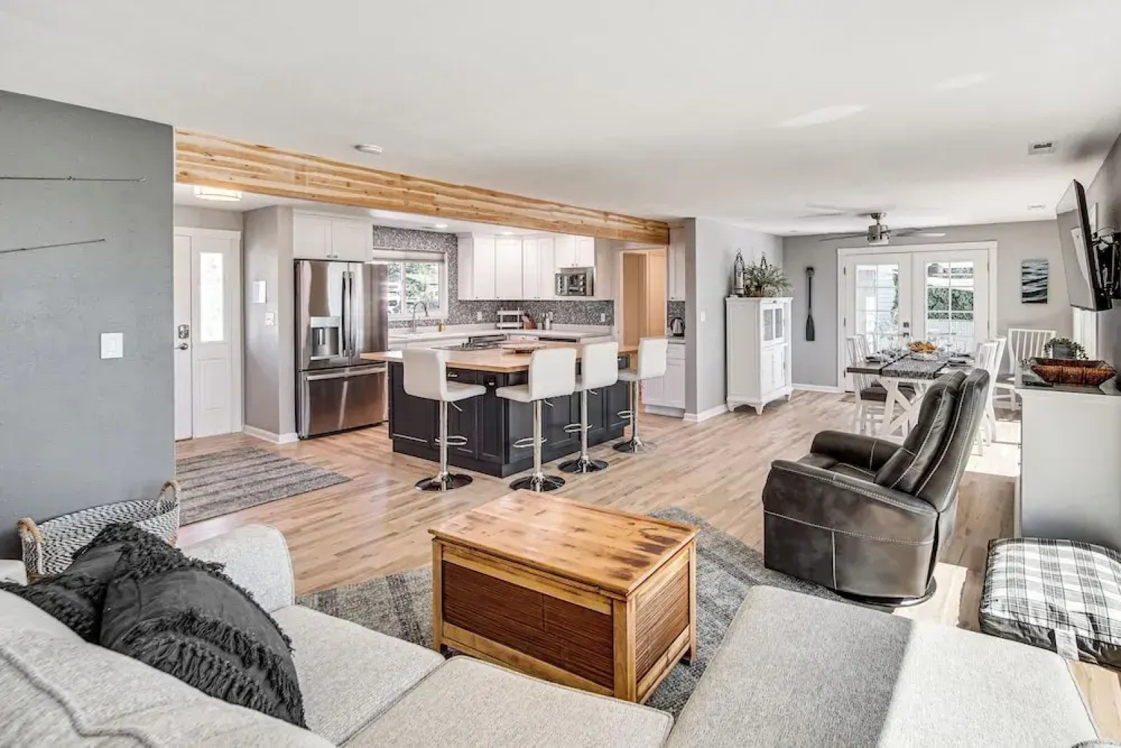 Hunting & Fishing Trip Base Camp on Moses Lake!