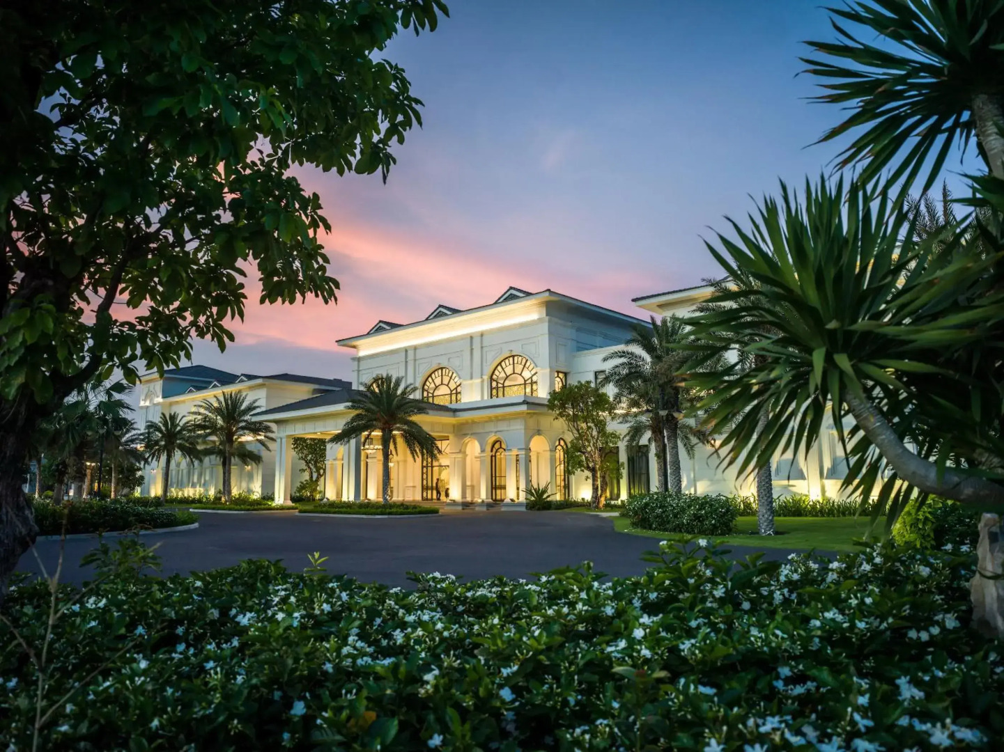 Melia Vinpearl Cam Ranh Beach Resort