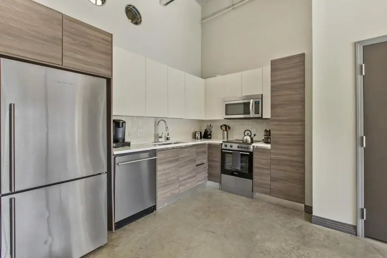 Downtown Dallas Apartments by Hosteeva