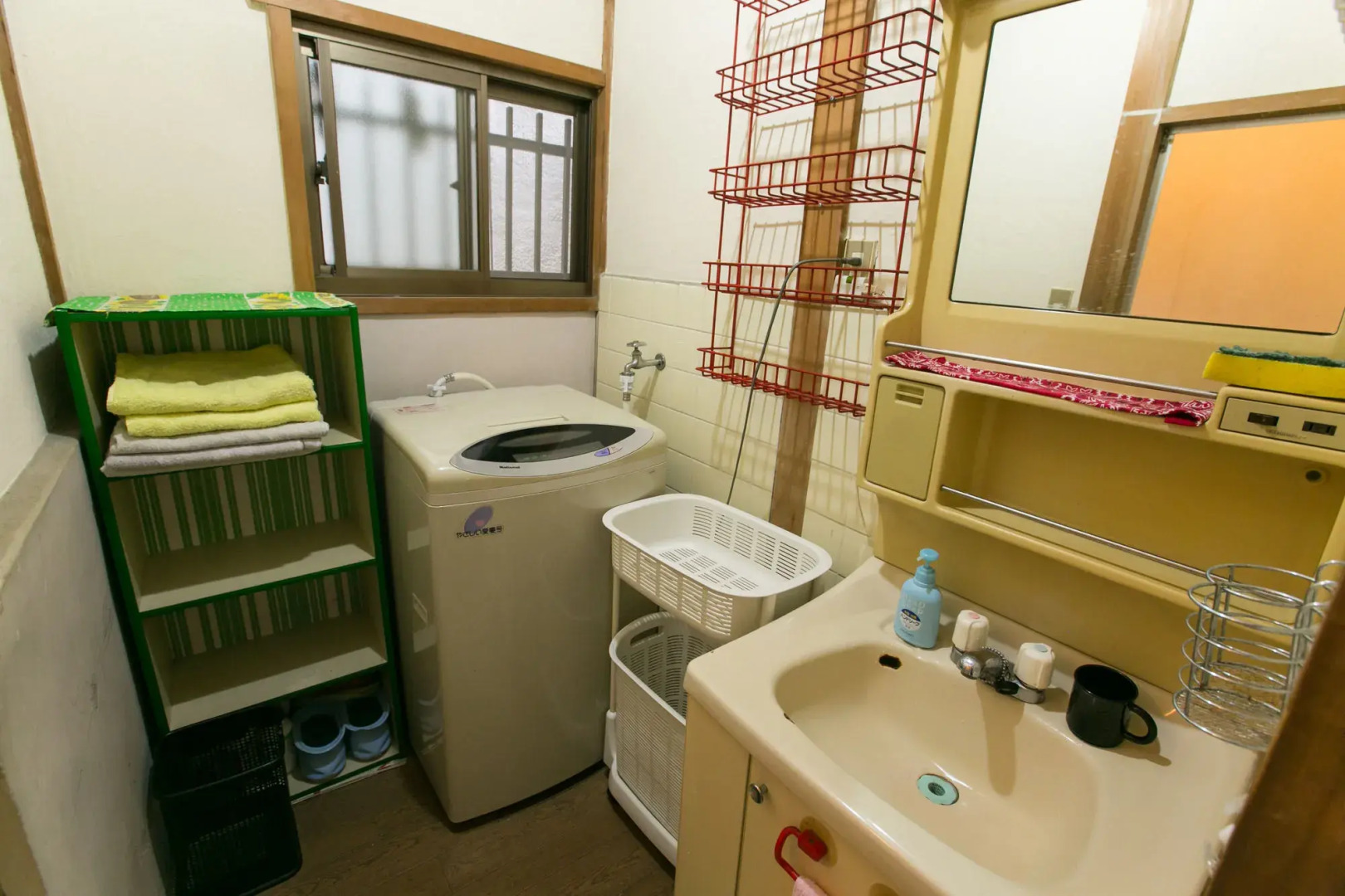 Airloghouse - Comic Inn -