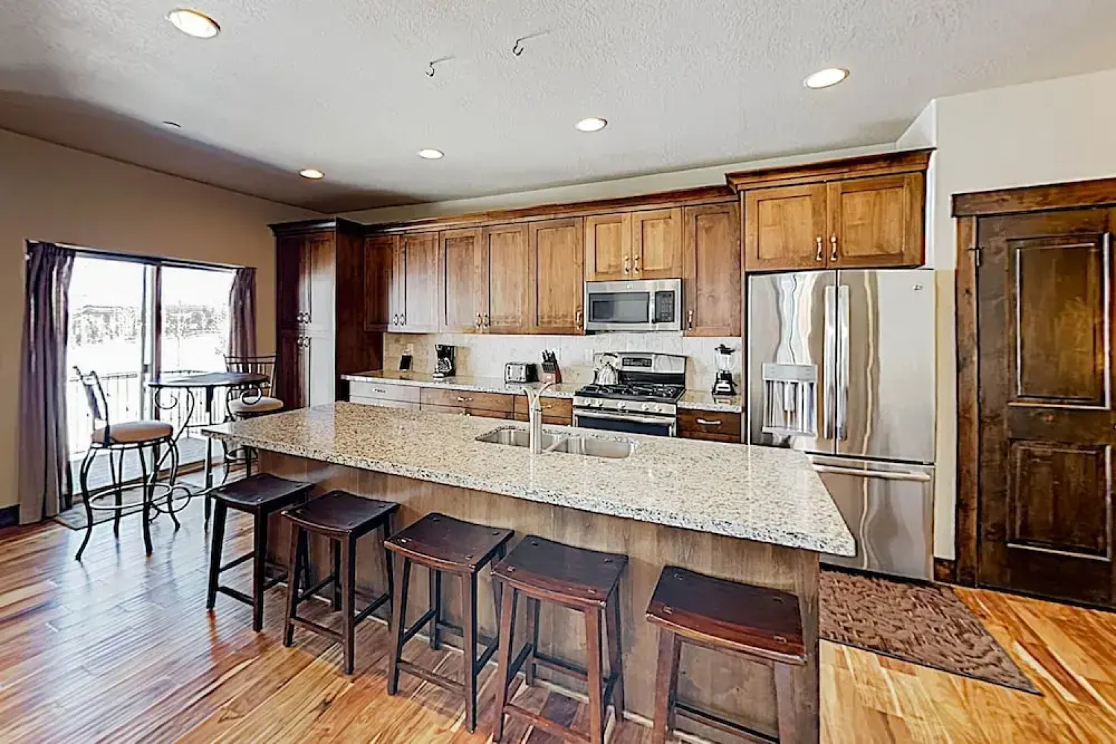 New Listing! Mountain W/ Hot Tub & Deck 5 Bedroom Townhouse