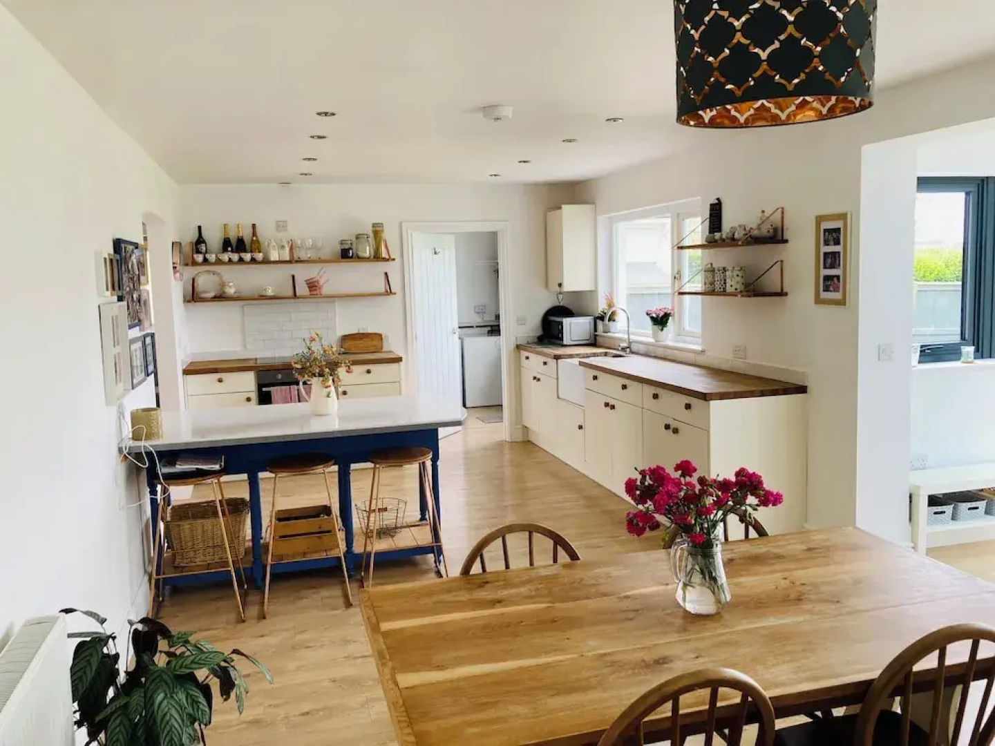 Beautiful 4-bed House With Countryside Views