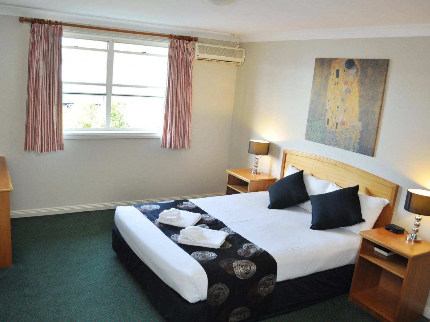 Meadowbrook Hotel