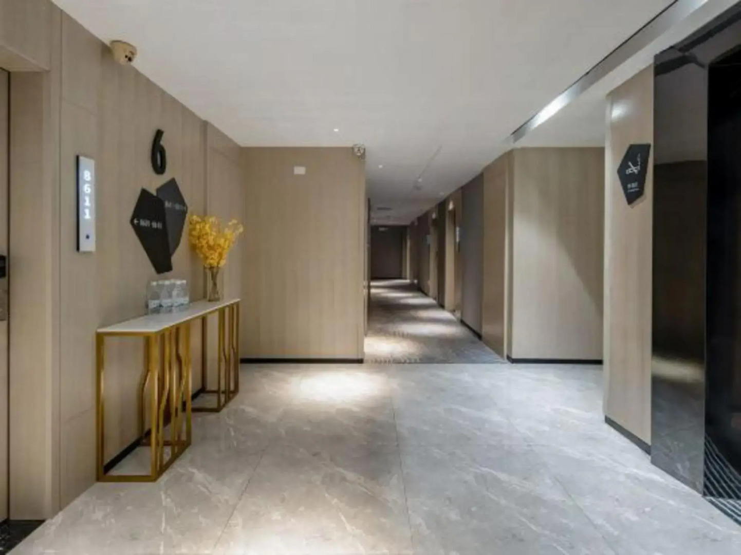 Echarm Hotel (Hezhou Lingfeng Square)