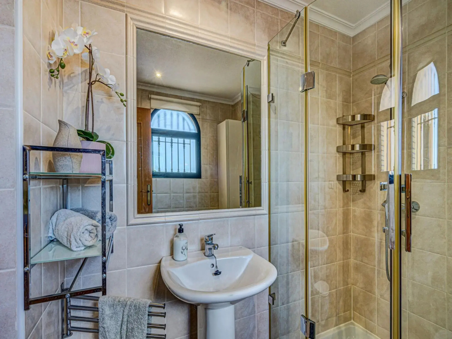 Inviting Holiday Home in Orihuela with Garden