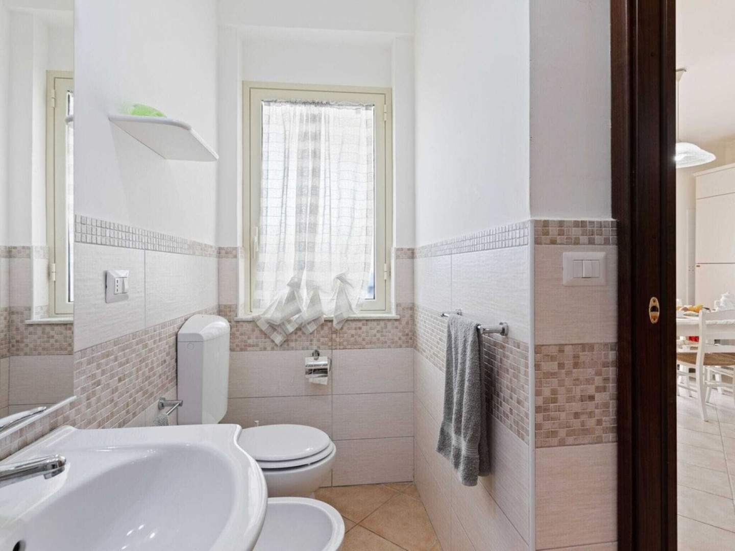 Snug Holiday Home in Niza di Sicilia with Balcony
