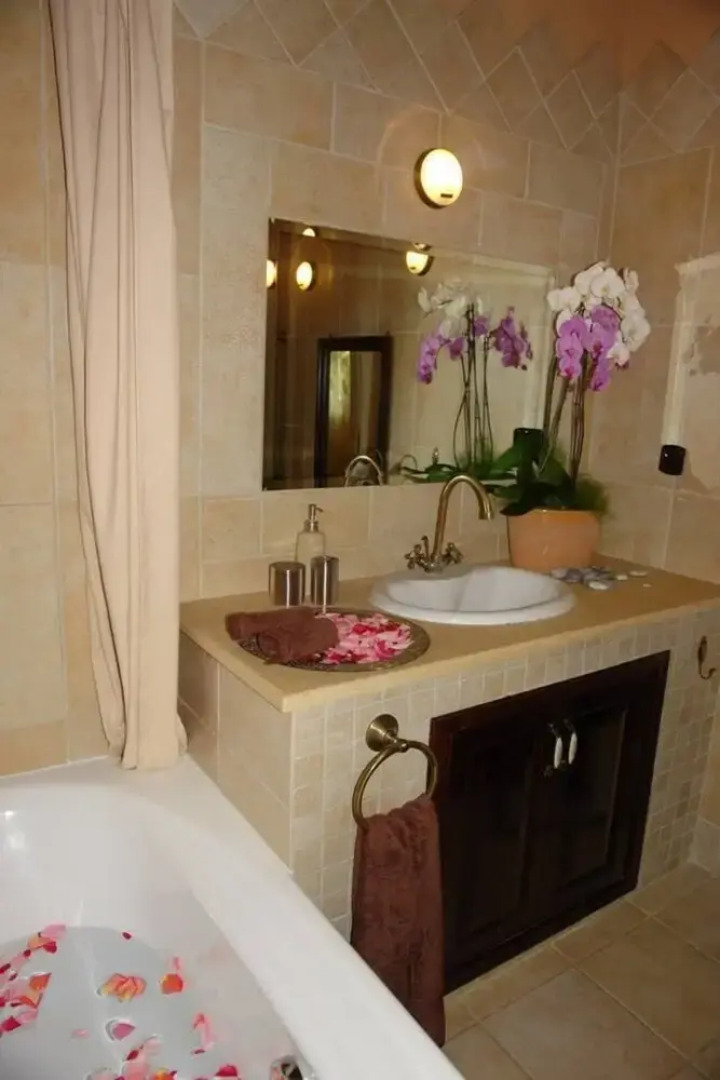 Charming 2-bed Cottage in Vatos