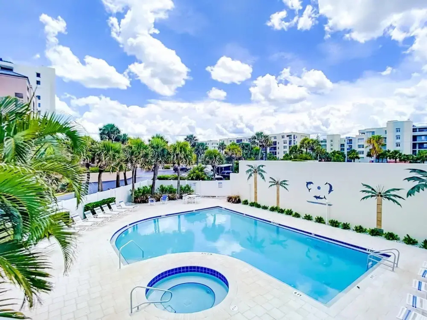 Ocean View Ground Level Seascape Towers Overlooking Pool Walk Right out to the Beach Sst126