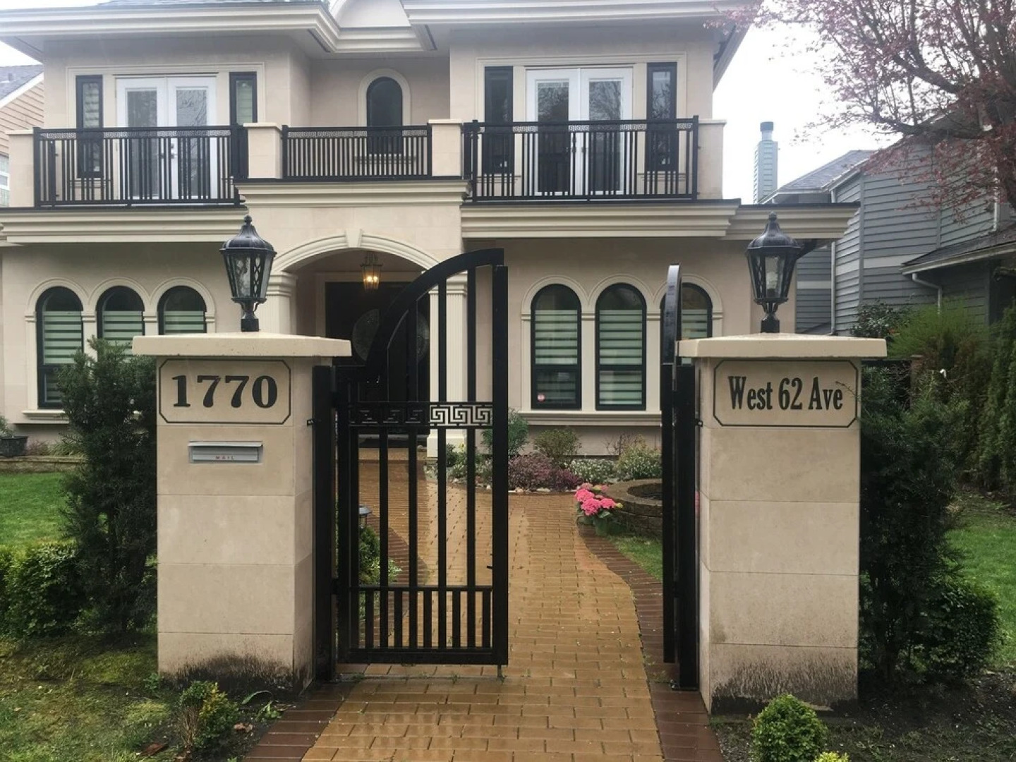 Brand New House With Garden View