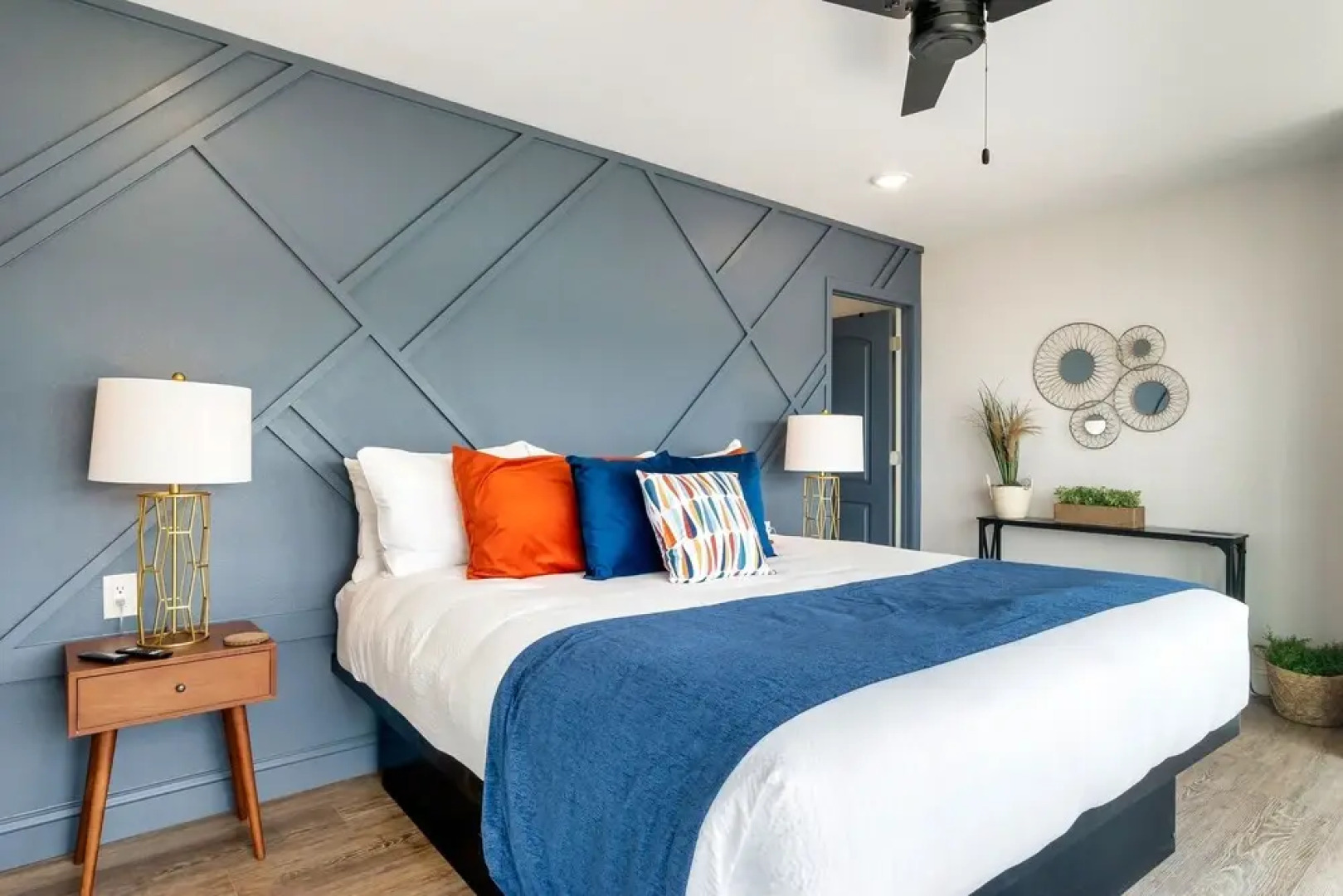 Luxury Lakehouse 4 Bedroom Home by Redawning