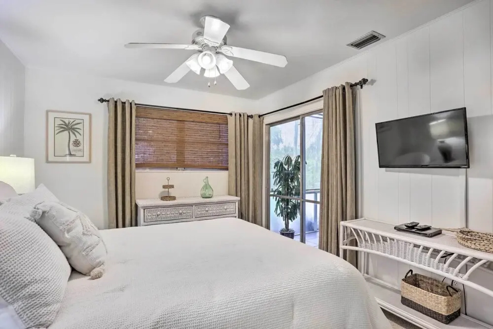 Vibrant Stuart Getaway w/ Private Hot Tub!