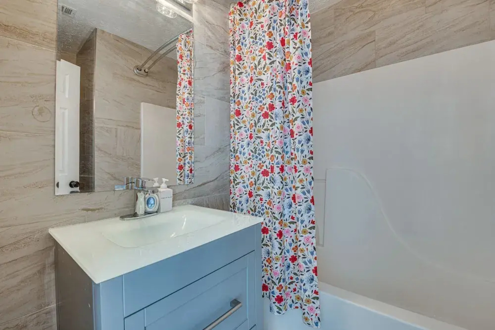 Modern College Park Home: 13 Mi to Dtwn Atlanta!