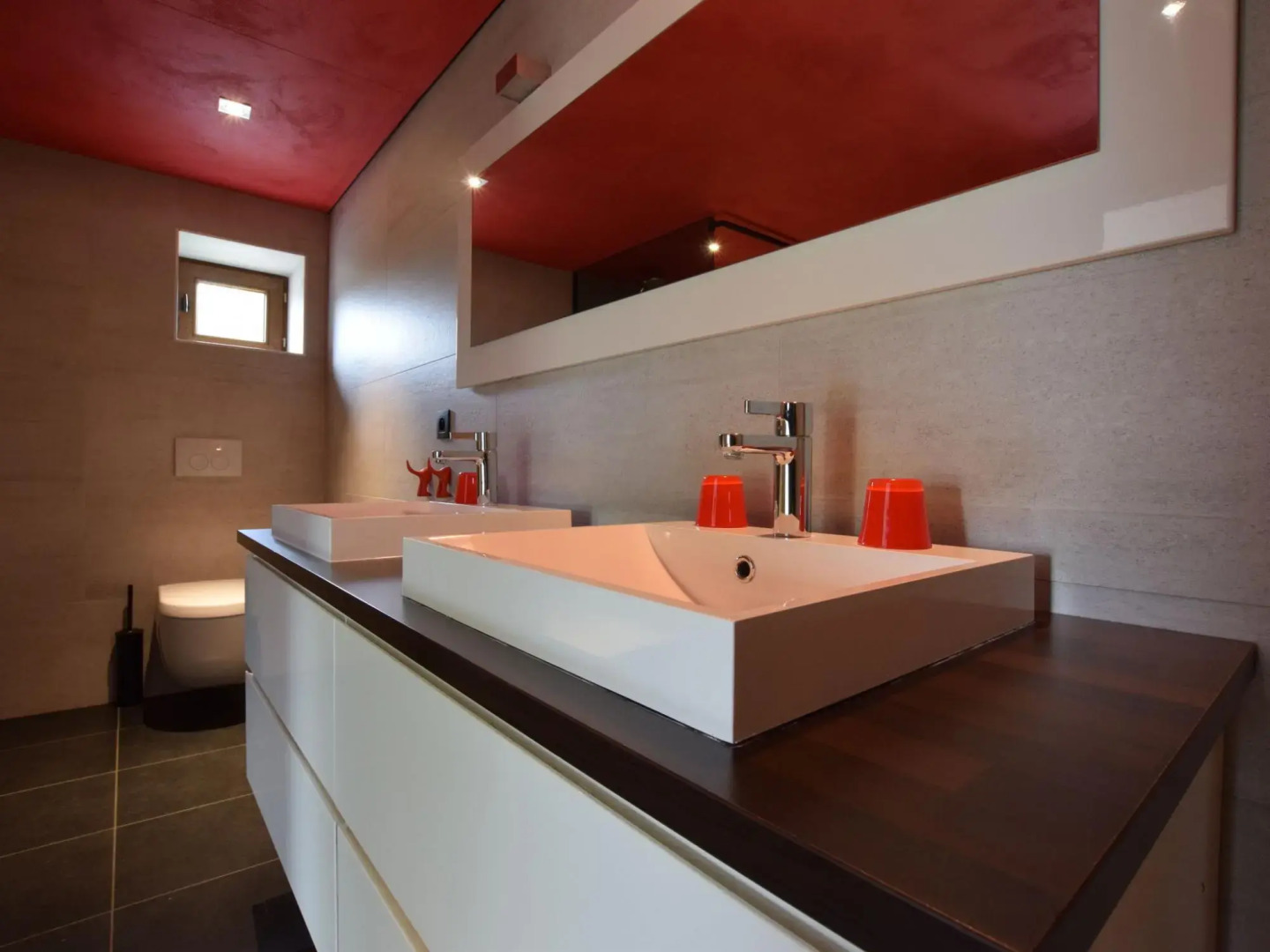 Spacious Holiday Home La Roche-en-Ardenne with Pool