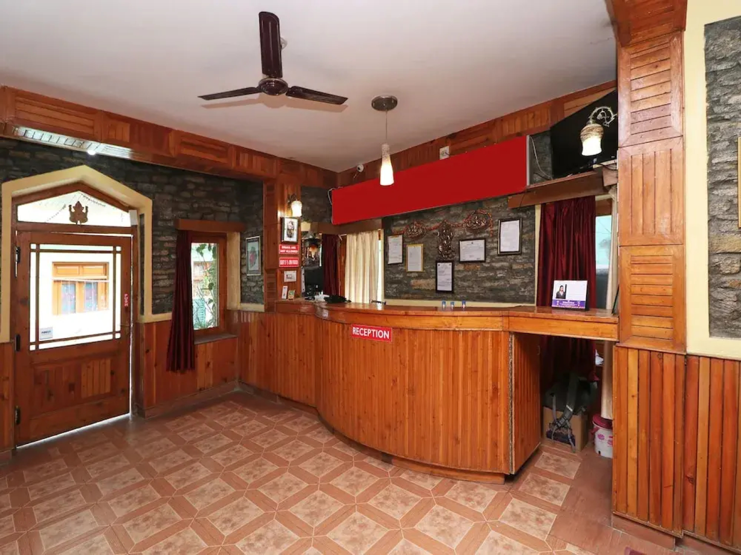 OYO 15139 Hotel Devlok International
