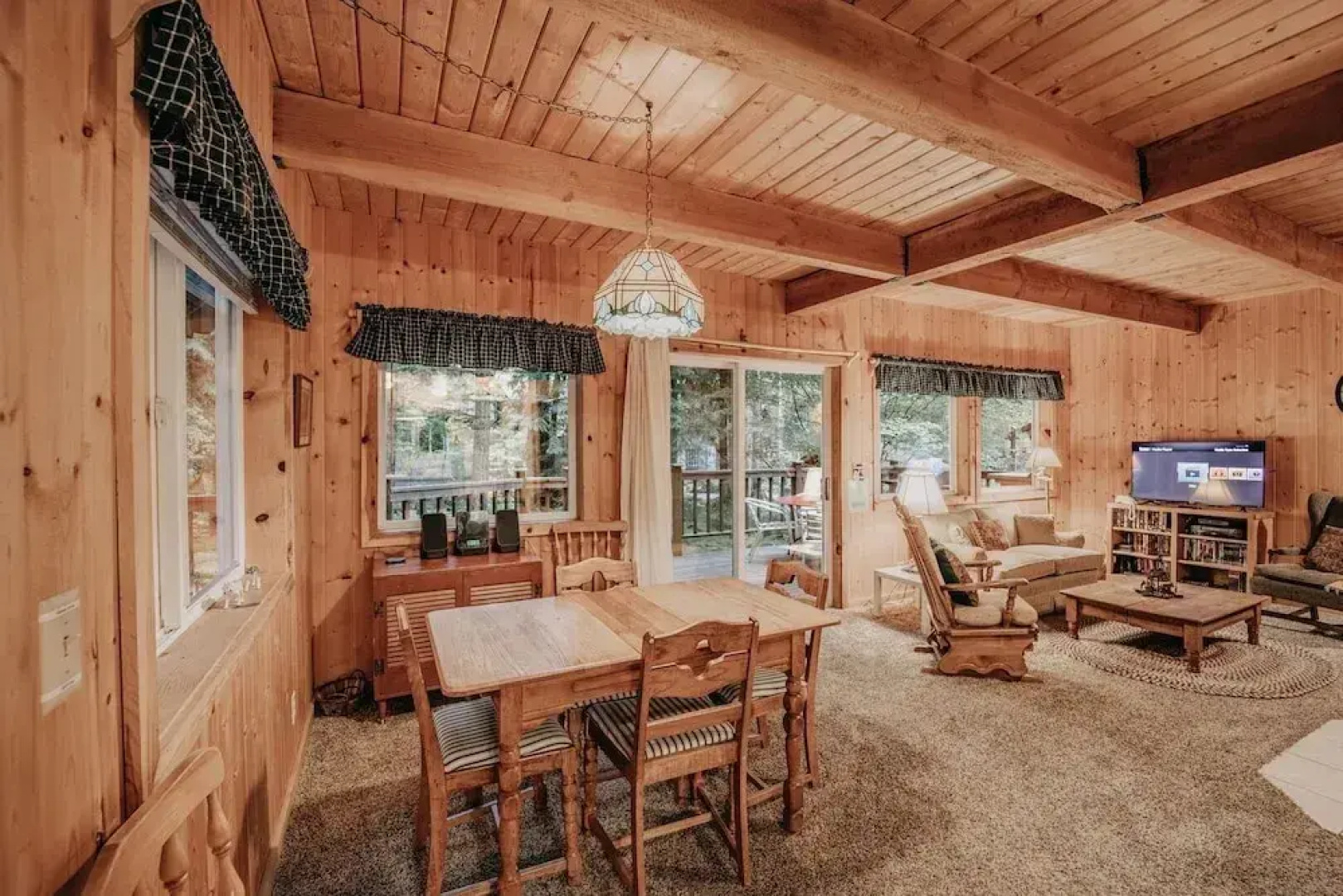 32mbr - Bbq - Pets Ok - Wood Stove - Sleeps 7 3 Bedroom Home by RedAwning