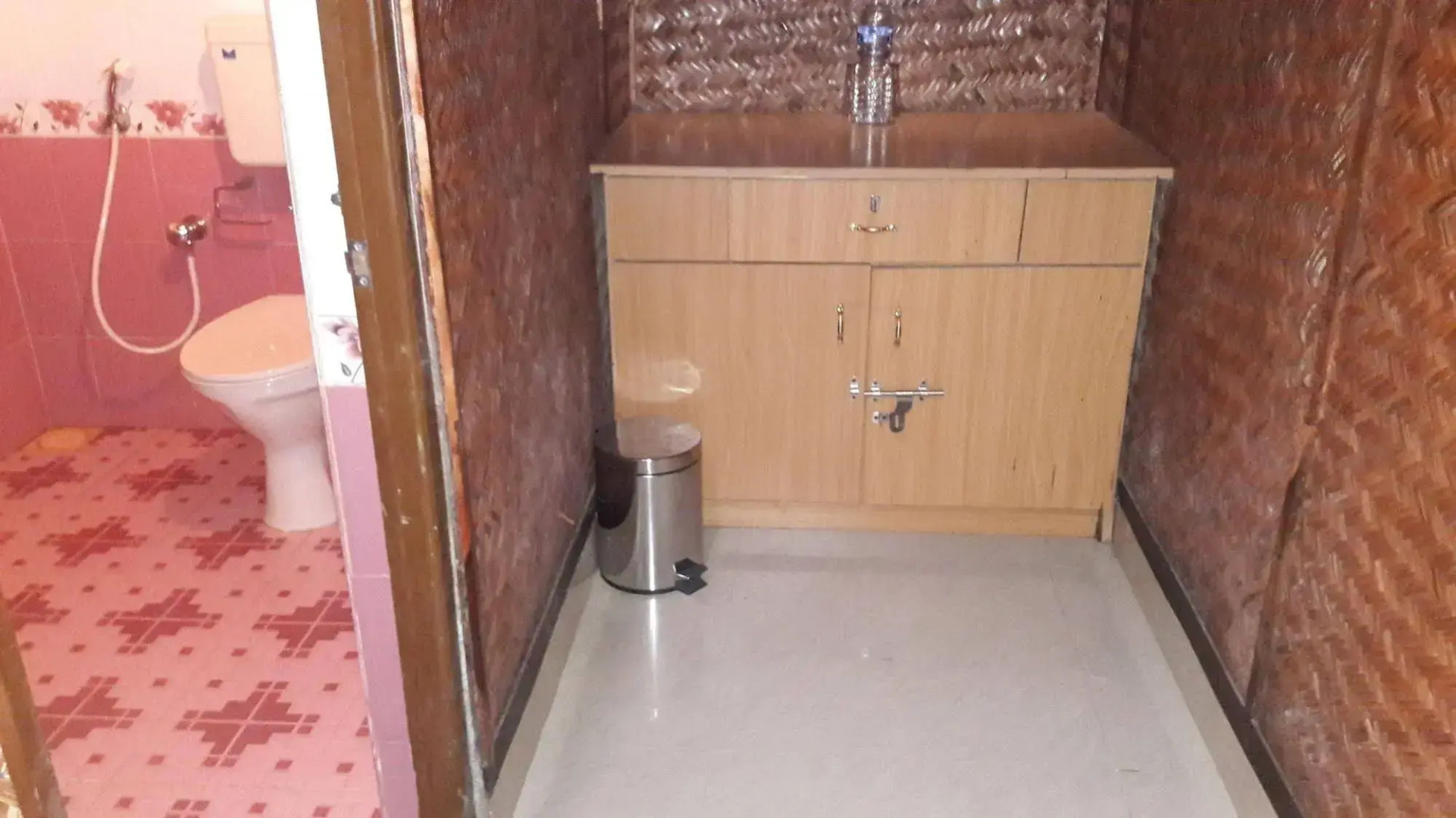 Savithri Inn Bamboo Cottages & Resorts