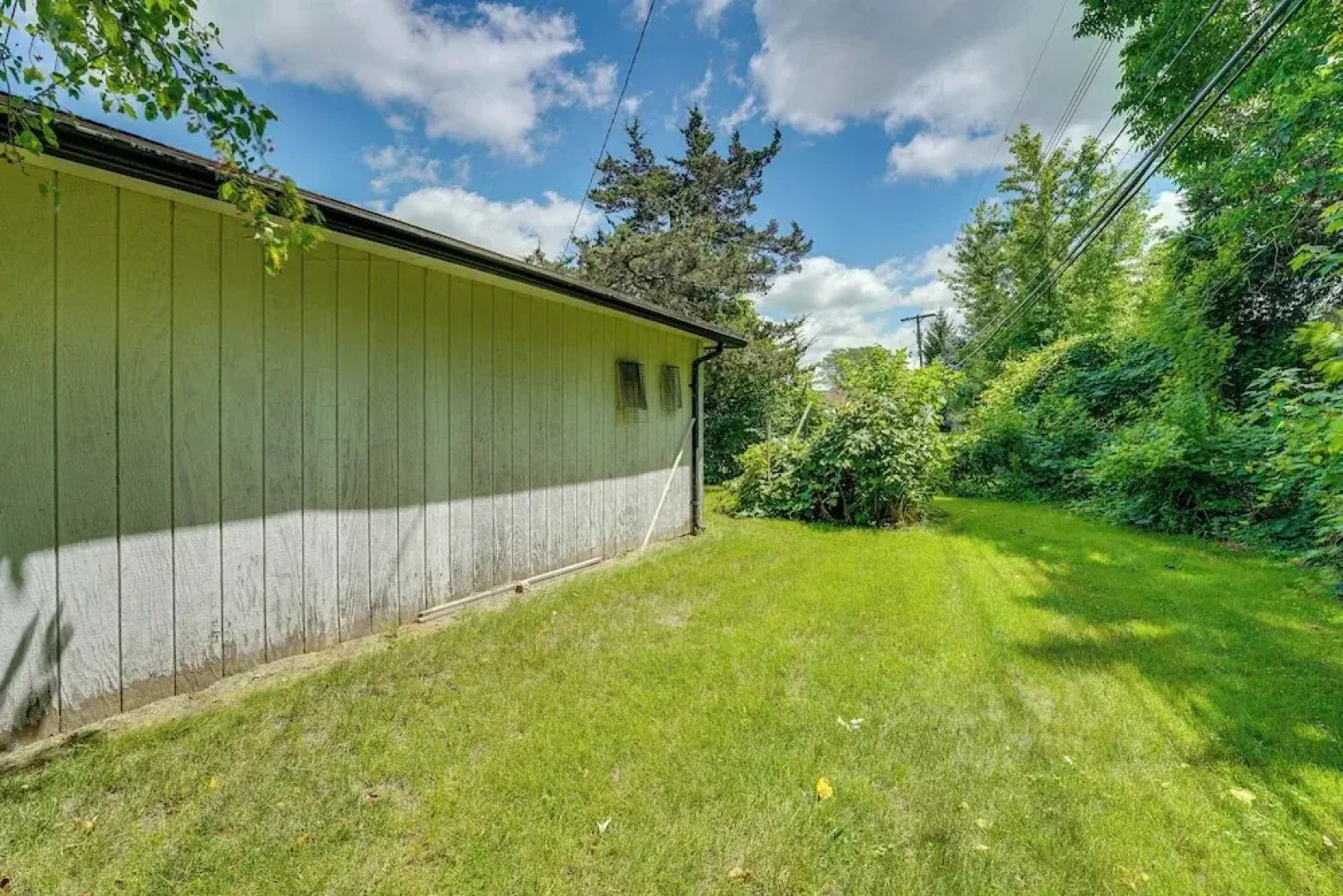 Westland Home w/ Yard ~ 20 Mi to Downtown Detroit!