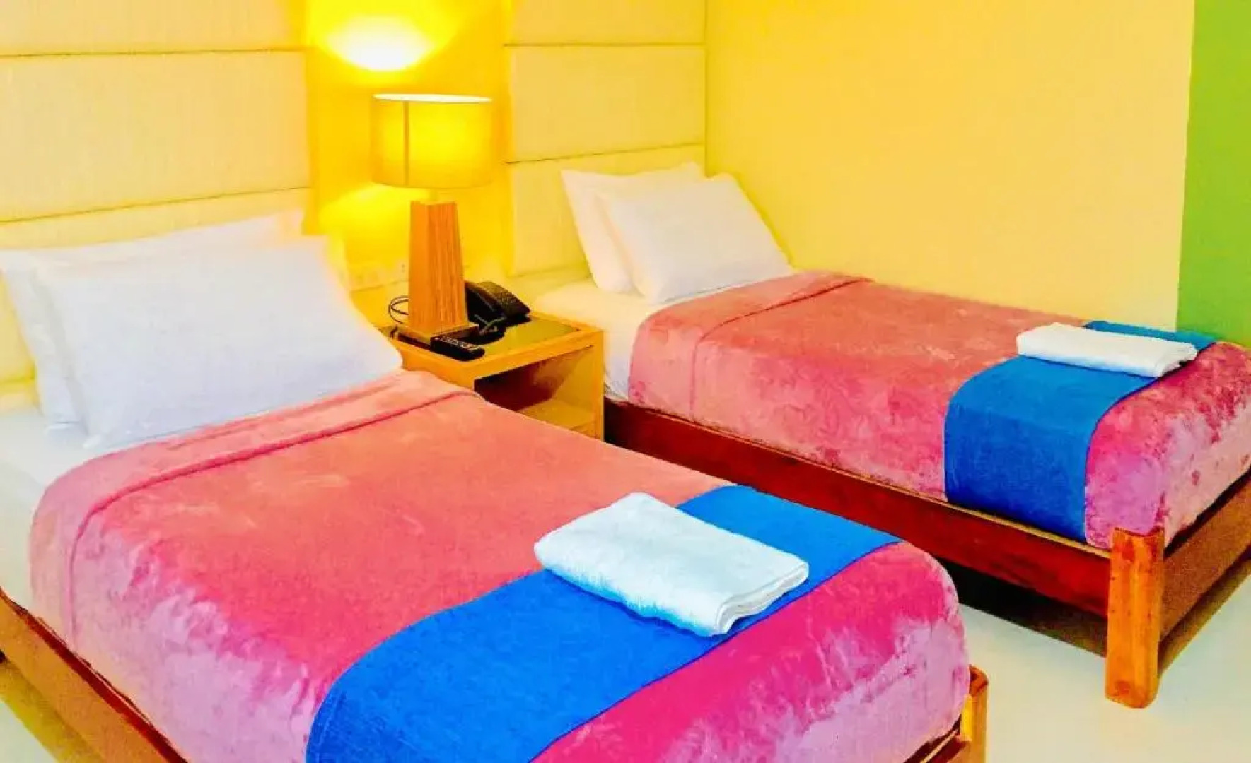 RedDoorz Plus @ ABC Landmark Hotel