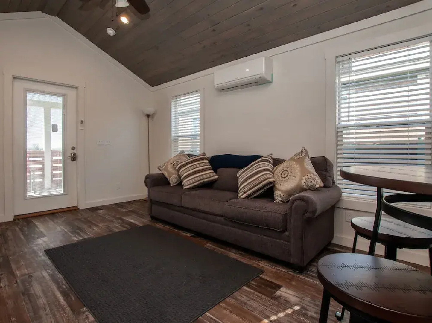 Sunset , River Rocks Landing With 3 Pools! 1 Bedroom Bungalow