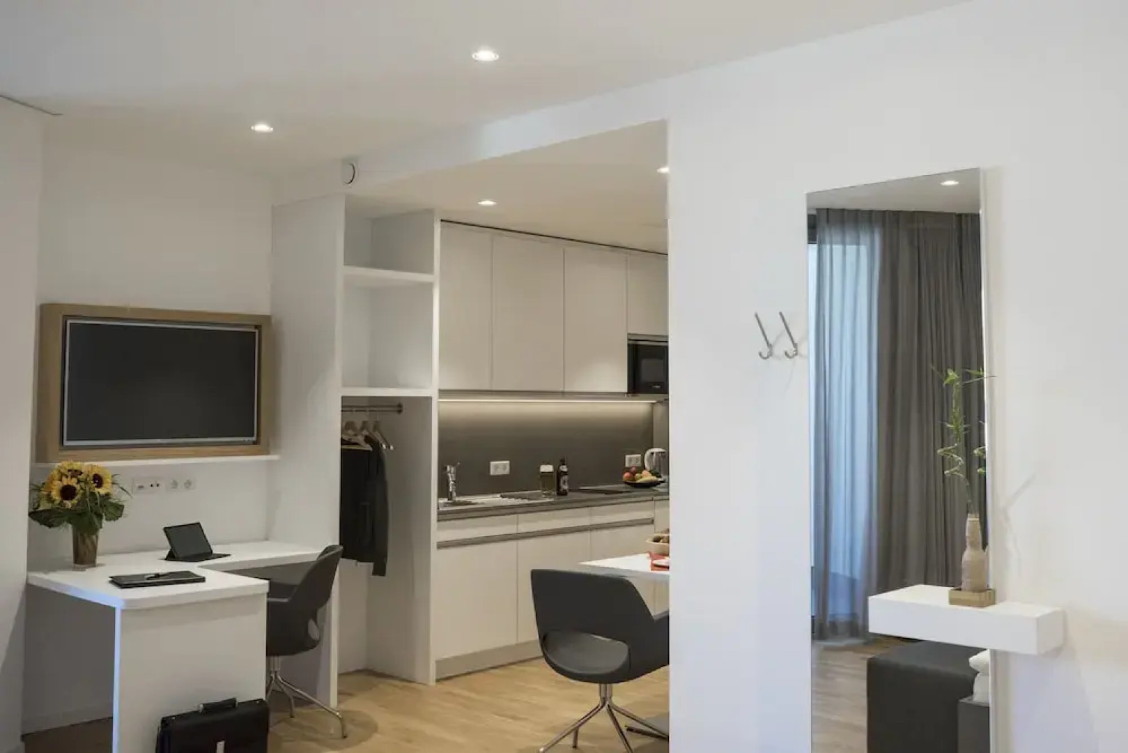 7 Hotel & Boardinghouse