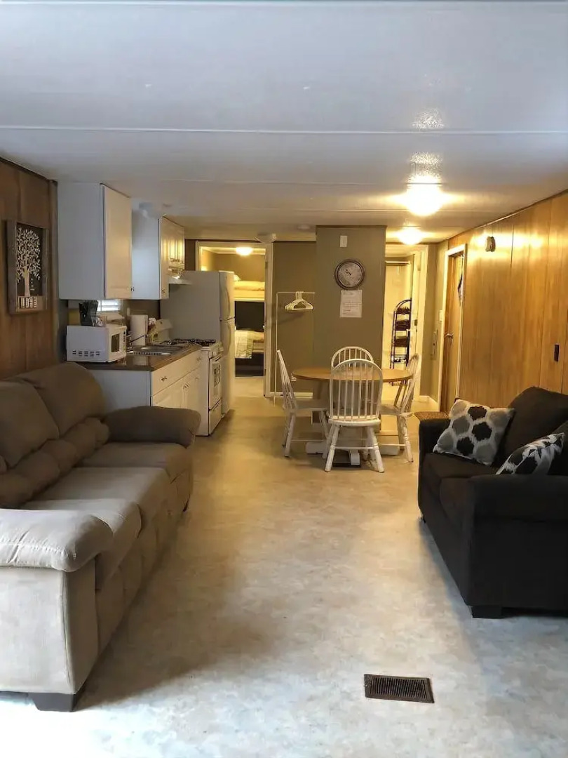 Cottage #9 2 Bedrooms 1 Bathroom Cottage