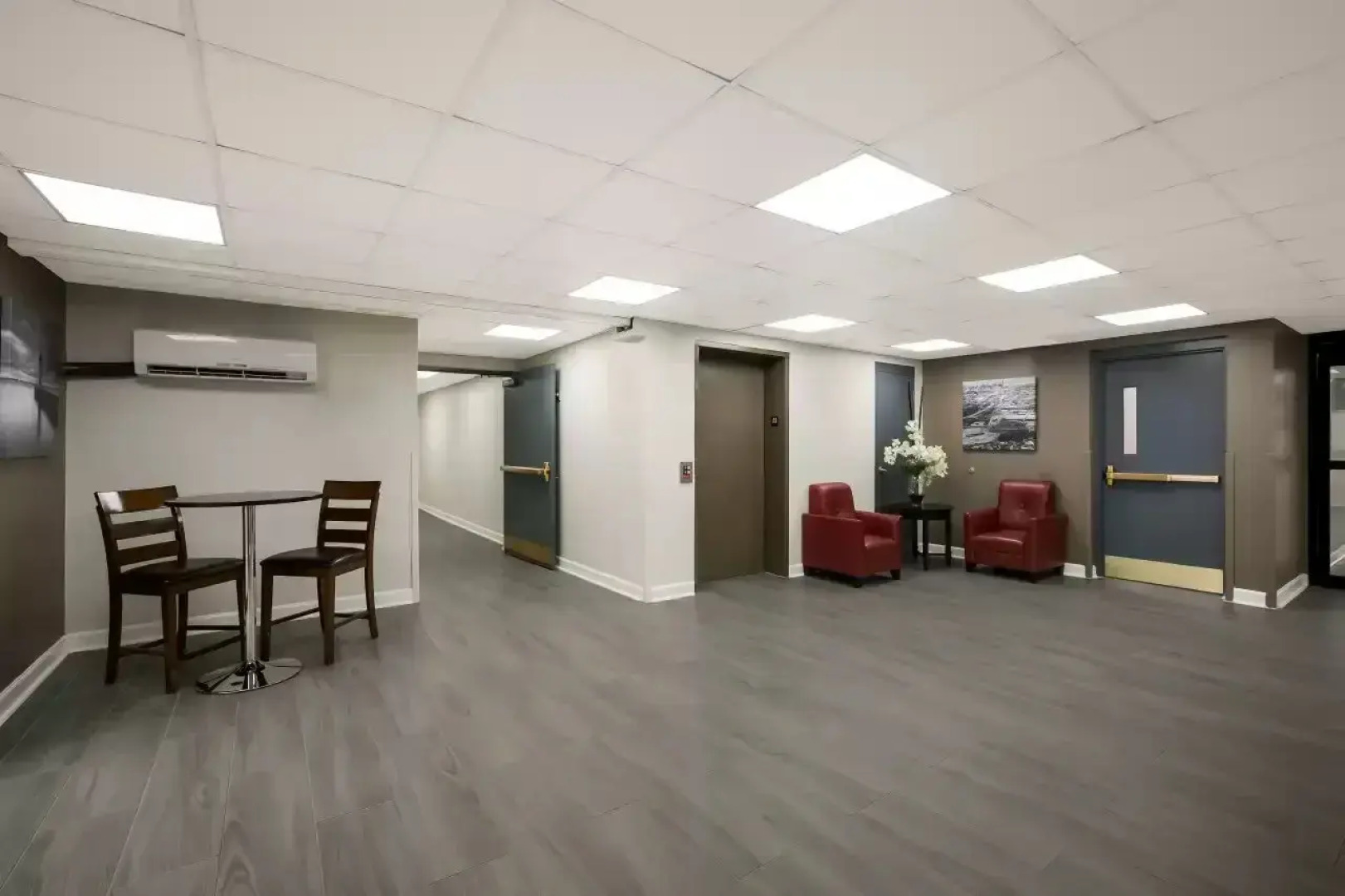 Suburban Studios Milwaukee Airport