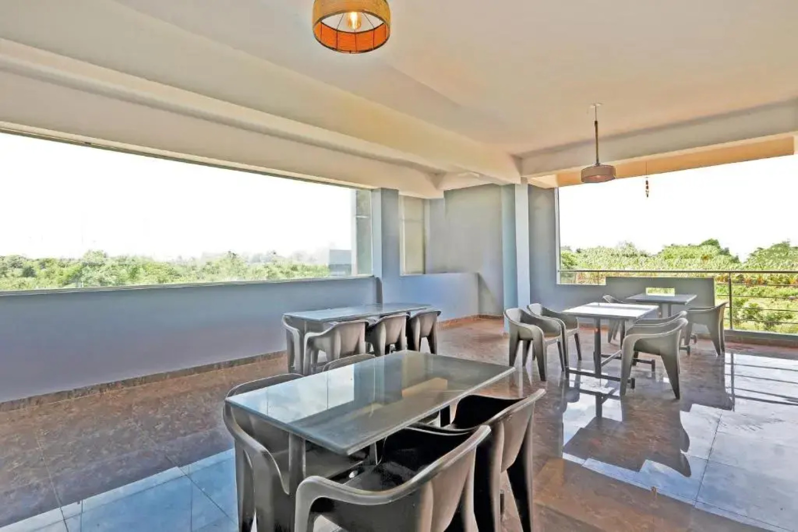 Flagship 93452 The Runway Inn Resort