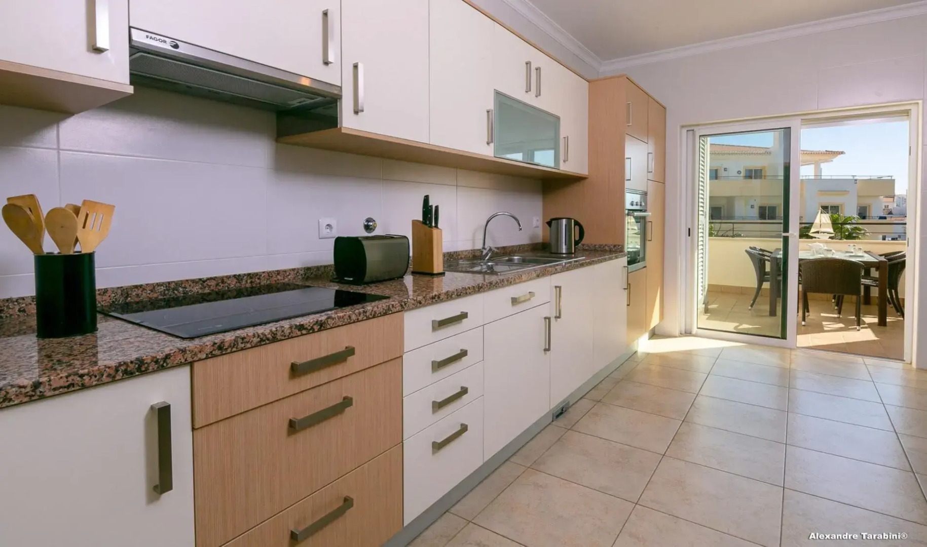 C04 - Pool View 3 Bed Apartment