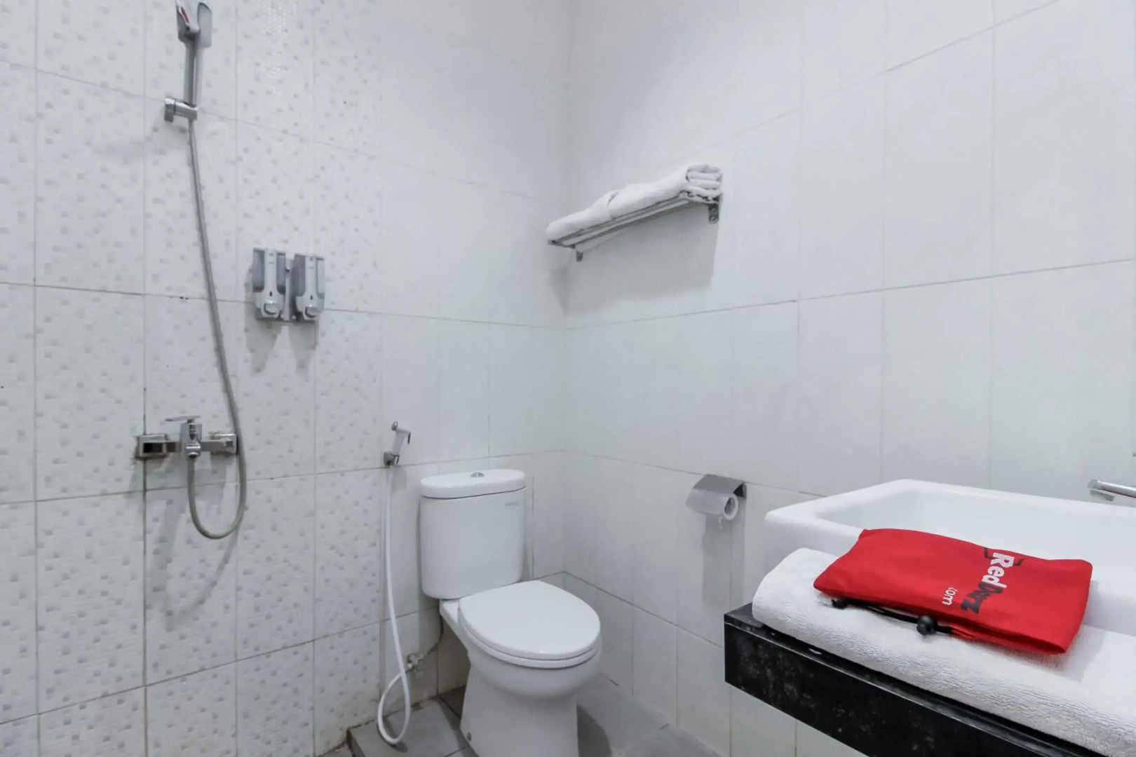 RedDoorz near Goa Sunyaragi