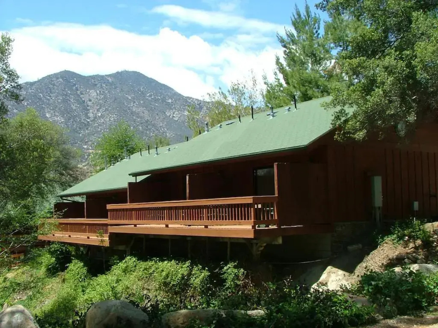 Whispering Pines Lodge