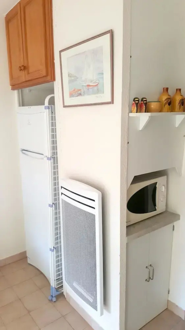 Studio in Sanary-sur-mer, With Wonderful Mountain View - 1 km From the Beach